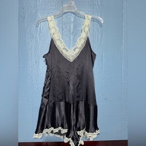 Vintage victoria Secret Elegant Black Lace Trim Sleepwear